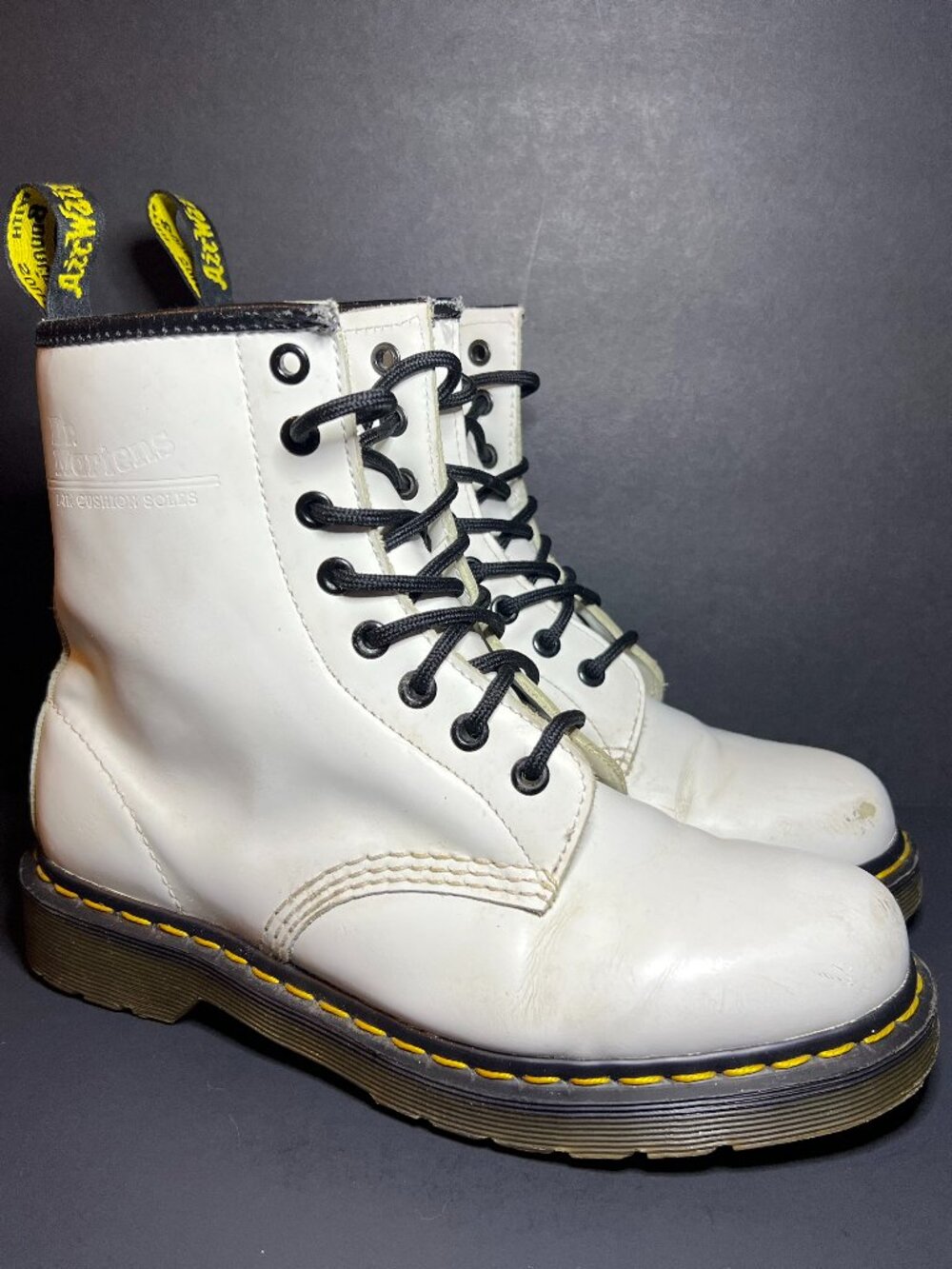 Doc Dr Martens #11822 Women's 7 / Men's 6 White Leather Combat Ankle Boots